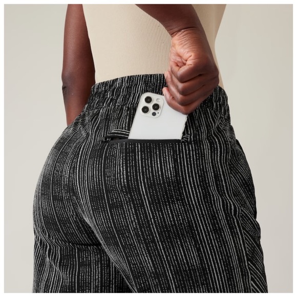 🔥NWTS-$110 ATHLETA Arrival Pants Relaxed Flattering Fit Slight Crop Pant size 4 - Picture 4 of 7